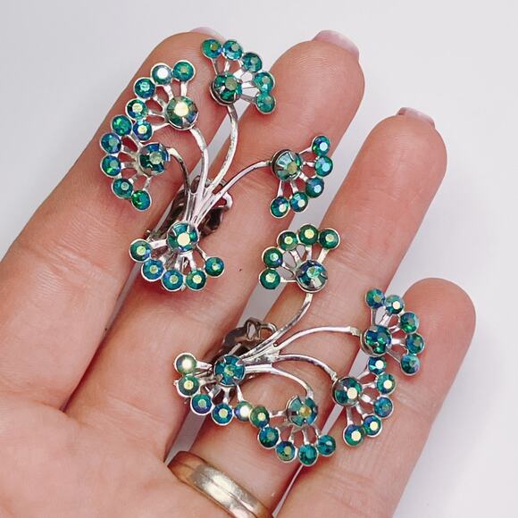 VTG Mid Century Peacock Blue AB Rhinestone Silver Tone Clip On Atomic Earrings - Picture 2 of 10